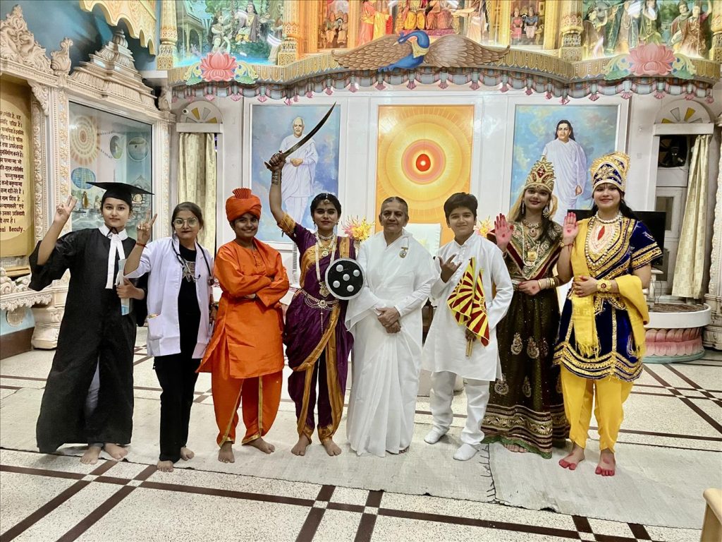 विजयदशमी पर्व पर 13 किलोमीटर लम्बी भव्य शोभा यात्रा